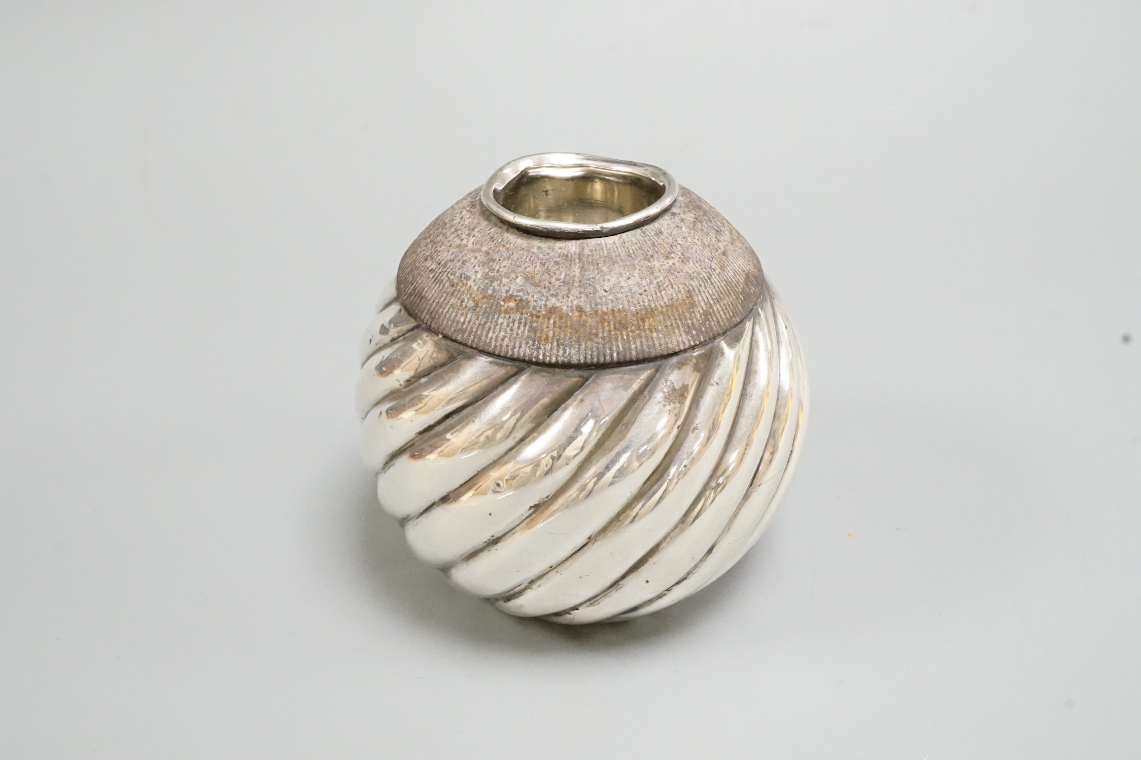 A Victorian wrythen fluted silver mounted match tidy, London, 1891, height 77mm.